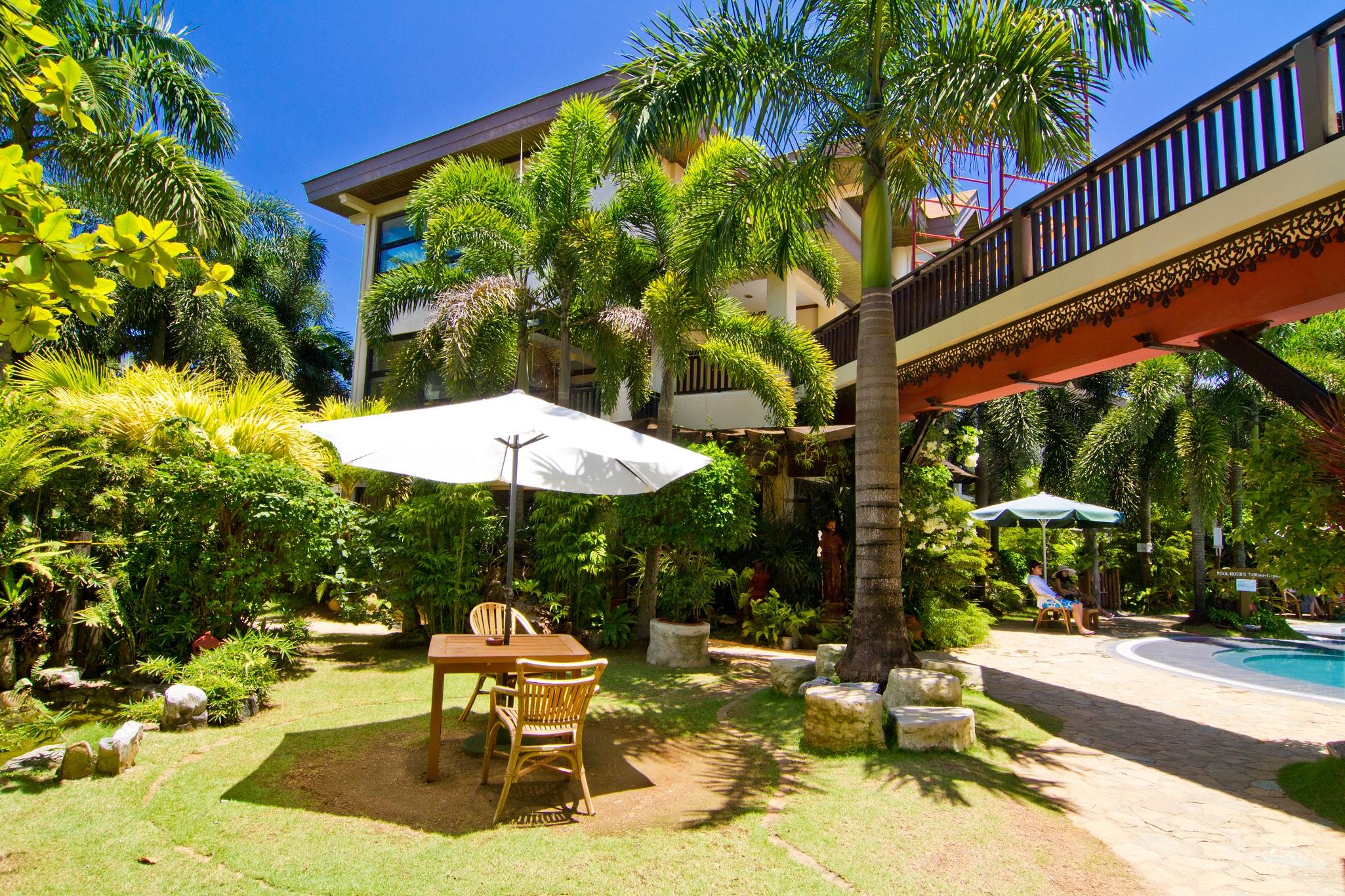 Resort Boracay Tropics 4*