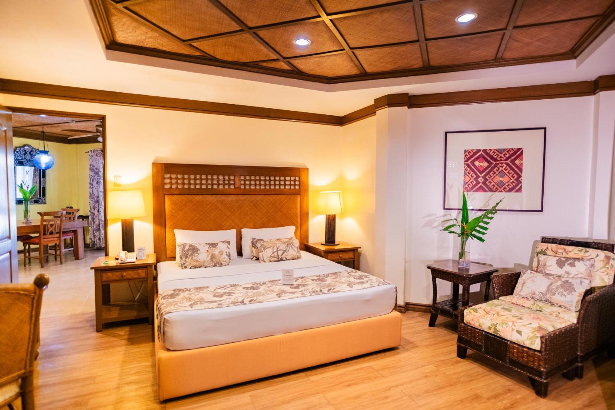 Boracay Tropics Resort 4*