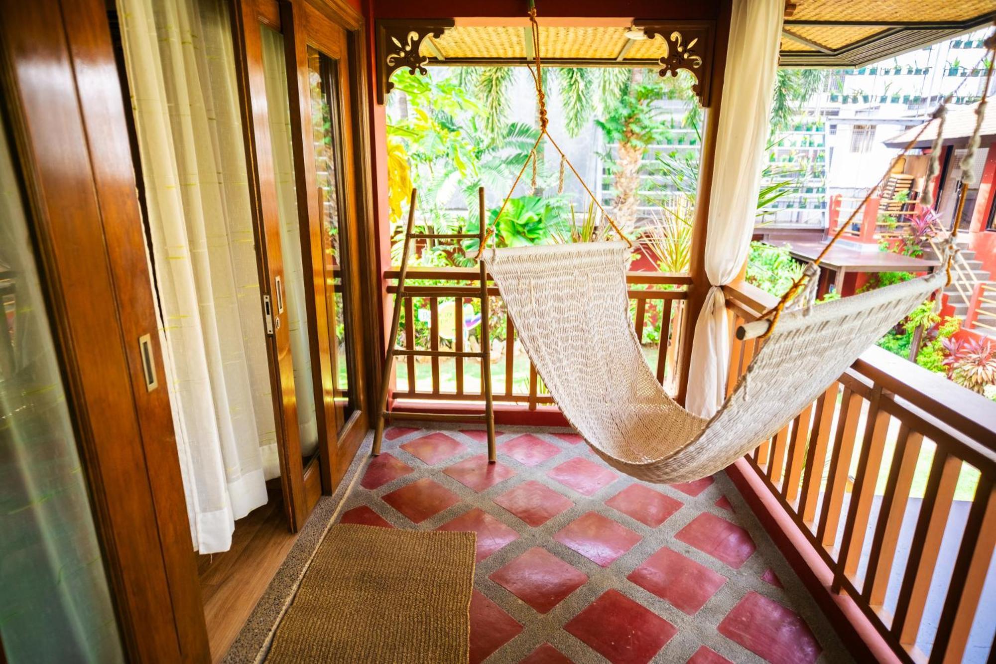 Boracay Tropics Resort 4*