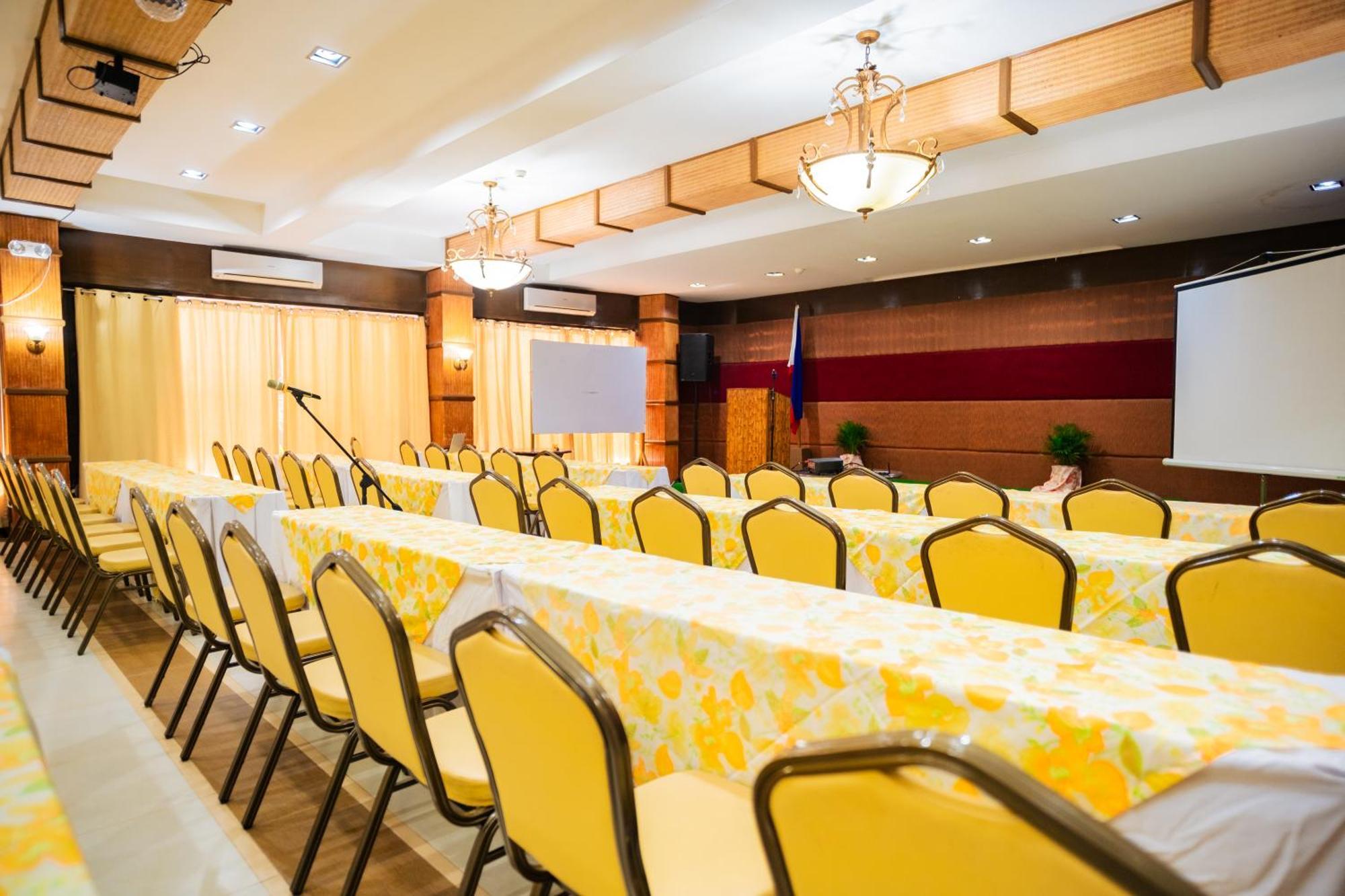 Boracay Tropics Resort 4*