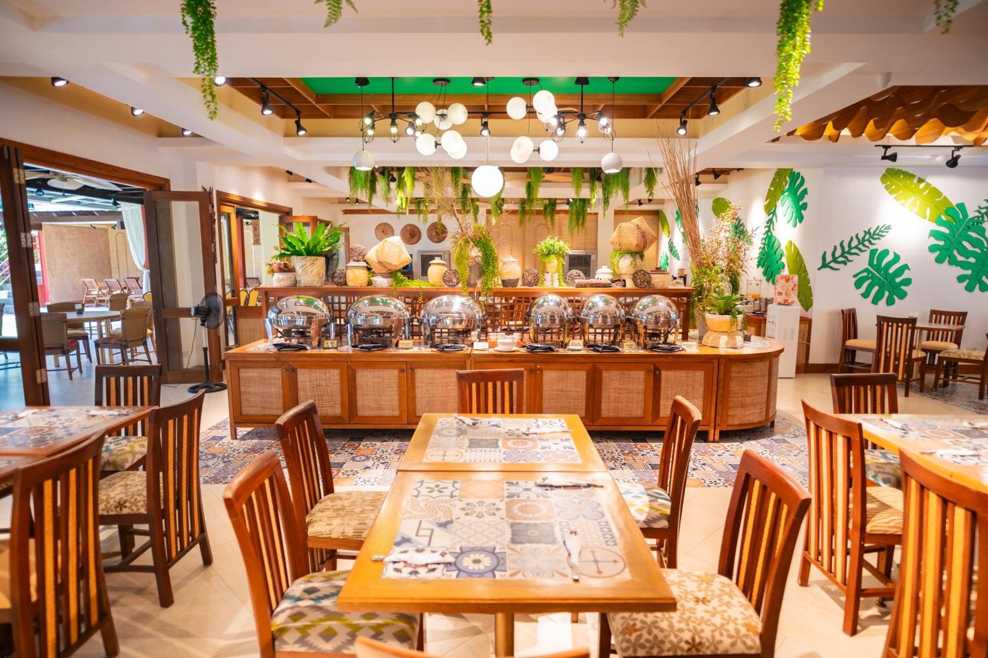 Resort Boracay Tropics 4*
