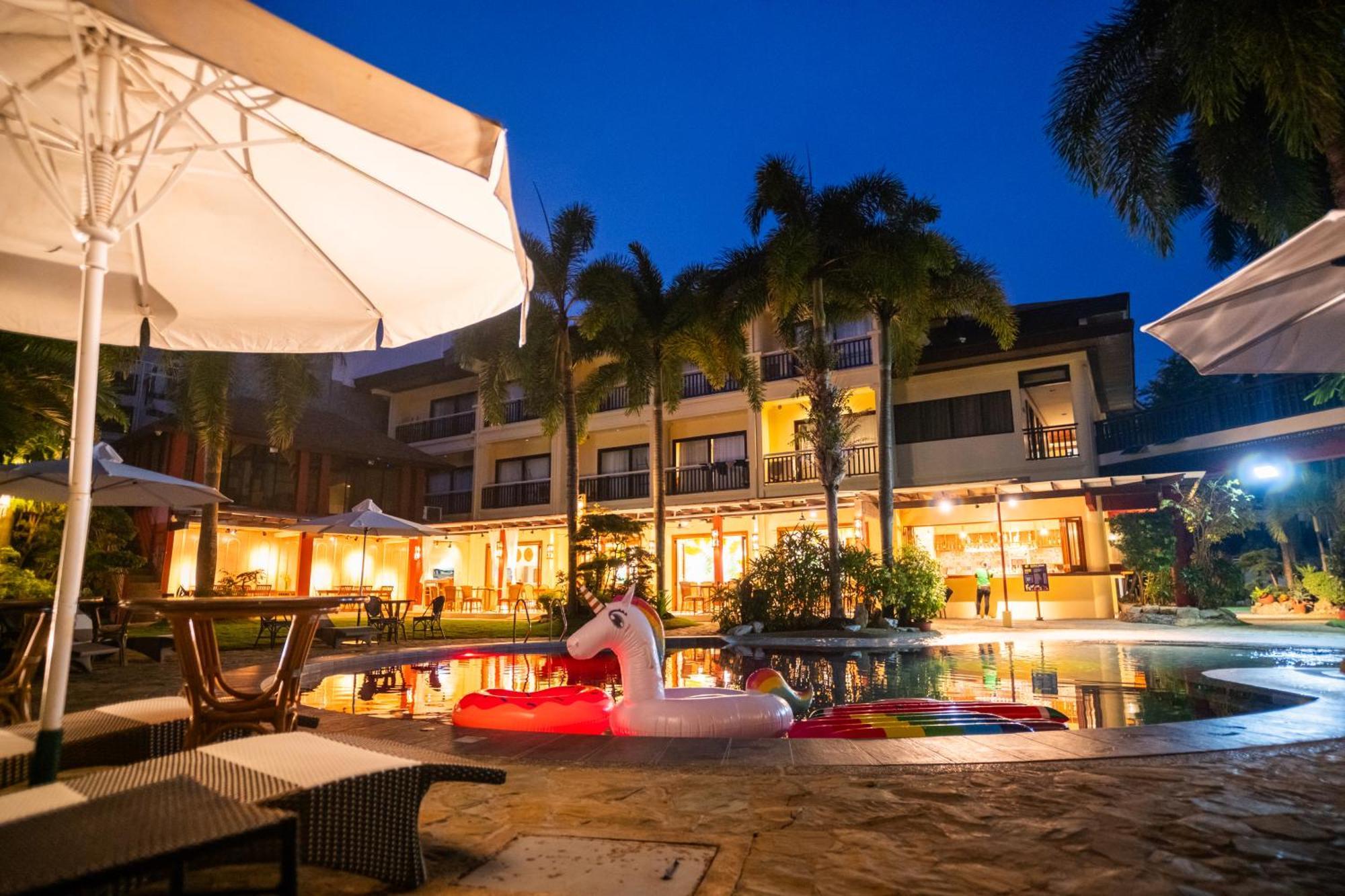 Resort Boracay Tropics 4*