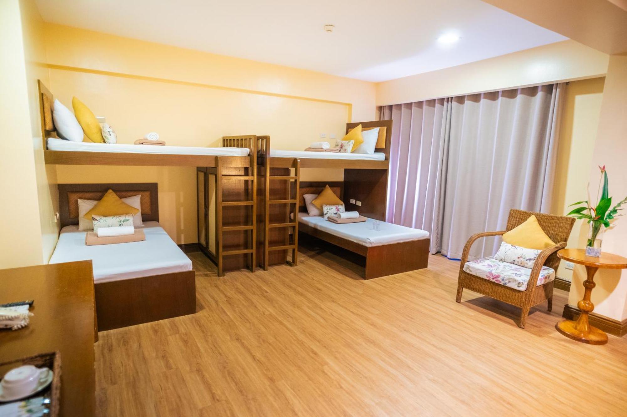 Boracay Tropics Resort 4*